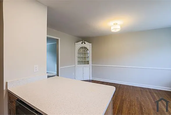 1554 Pentwood Rd — Photo 7