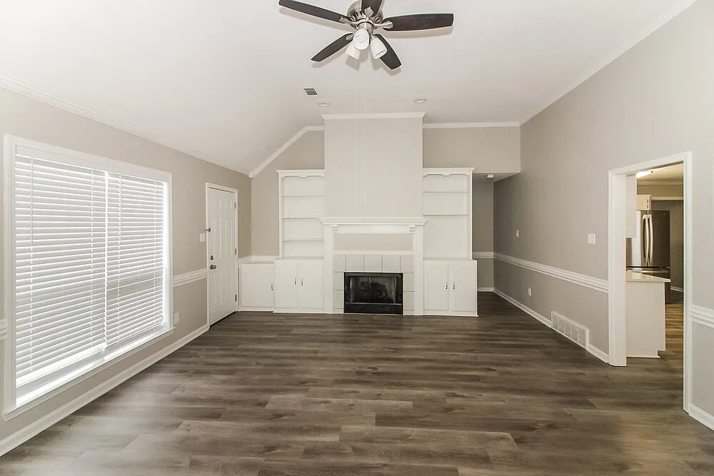 3 bed, 2.0 bath, 2180 sqft, $2,385 — Photo 2