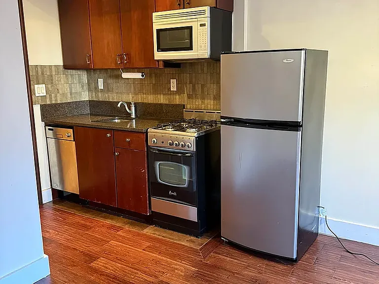 23 Clinton St #2-B — Photo 3
