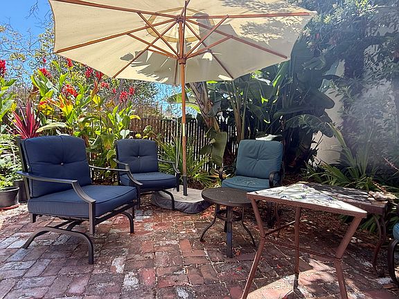 5th image of 1034 Stanford Ave APT 2