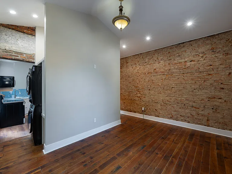 513 Pershing Ave — Photo 8