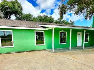 505 N 16th St, Port O Connor, TX 77982
