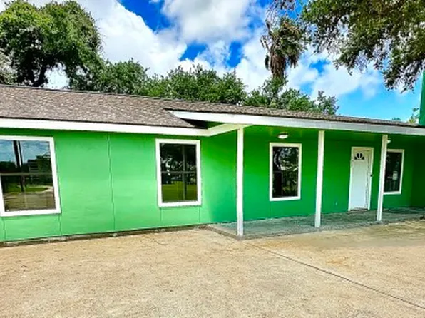 505 N 16th St, Port O Connor, TX 77982