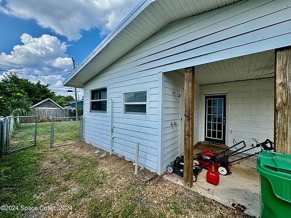 5th image of 1610 Glen Haven Dr