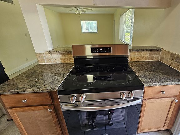 3rd image of 824 Lighthouse Dr APT A