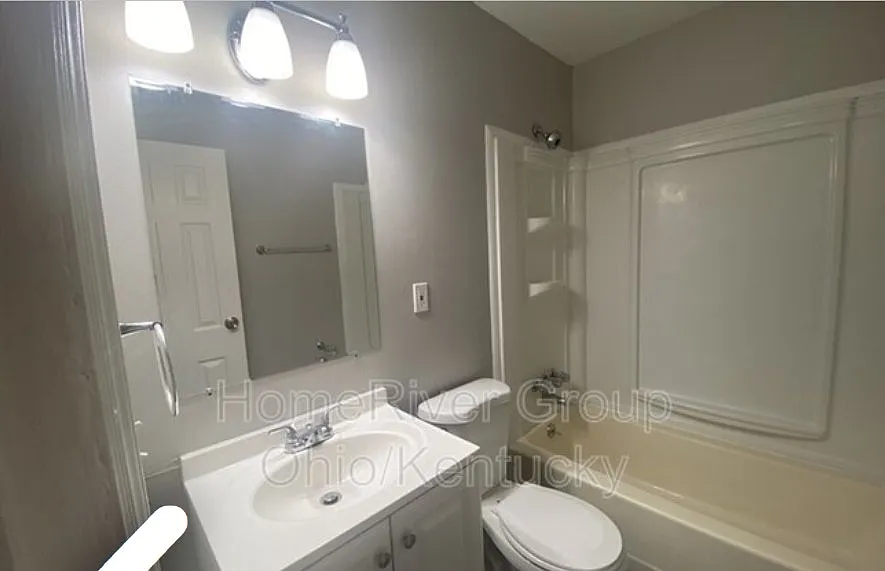 3 bed, 1.0 bath, 864 sqft, $1,425 — Photo 4