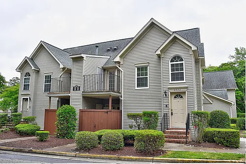2393 London Pointe Dr Photo 1