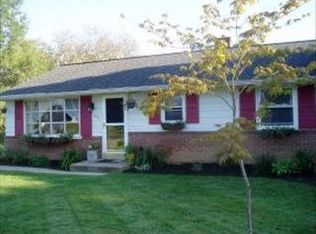 822 Imperial Dr, Lancaster, PA 17601