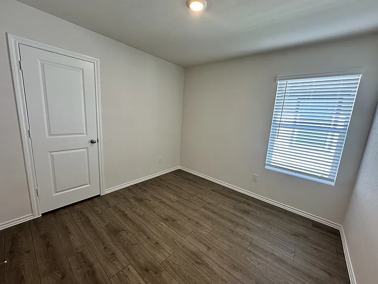 1153 Northfield Dr — Photo 8