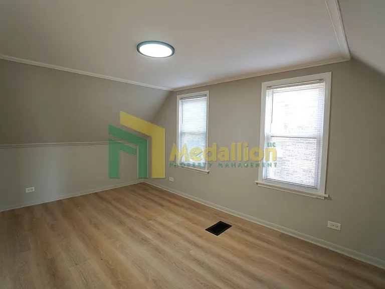 10123 S Crandon Ave — Photo 15