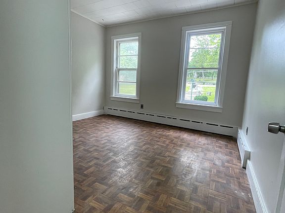 4th image of 1134 Perkiomen Ave