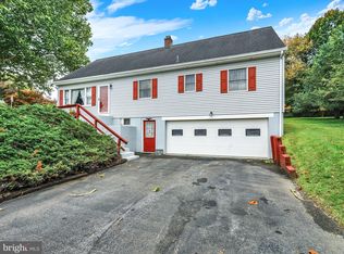 2 Bunny Ln, Willow Street, PA 17584