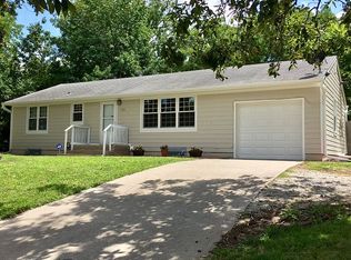 705 NE 72nd St, Gladstone, MO 64118