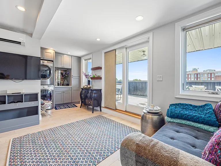 22-14 43rd St #TOPFLOOR — Photo 10
