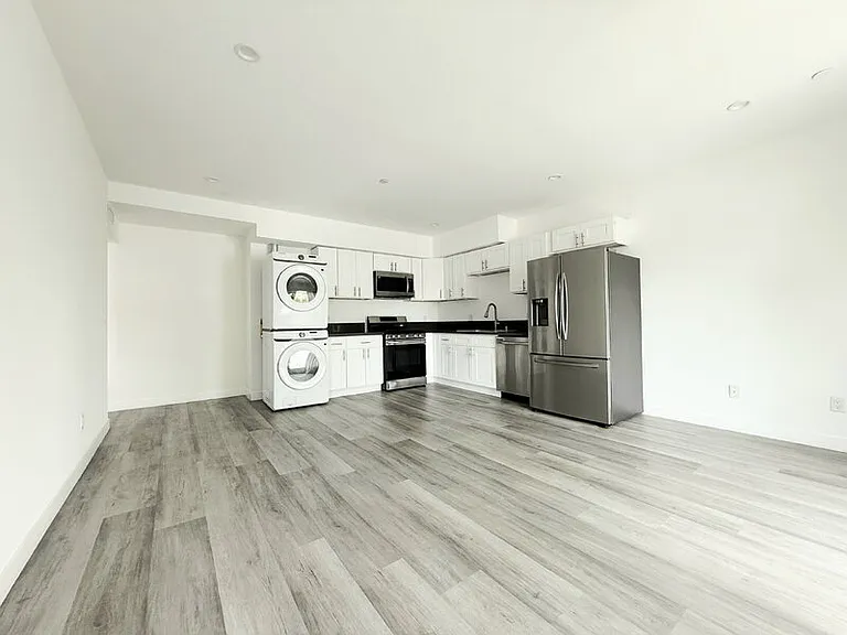 1260 Leighton Ave — Photo 2