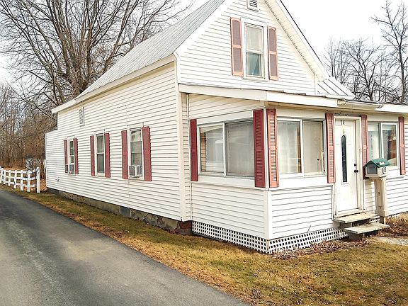 3rd image of 74 Pratt St