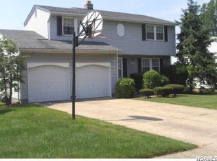 13586 Foxcroft Dr, Garfield Heights, OH 44125