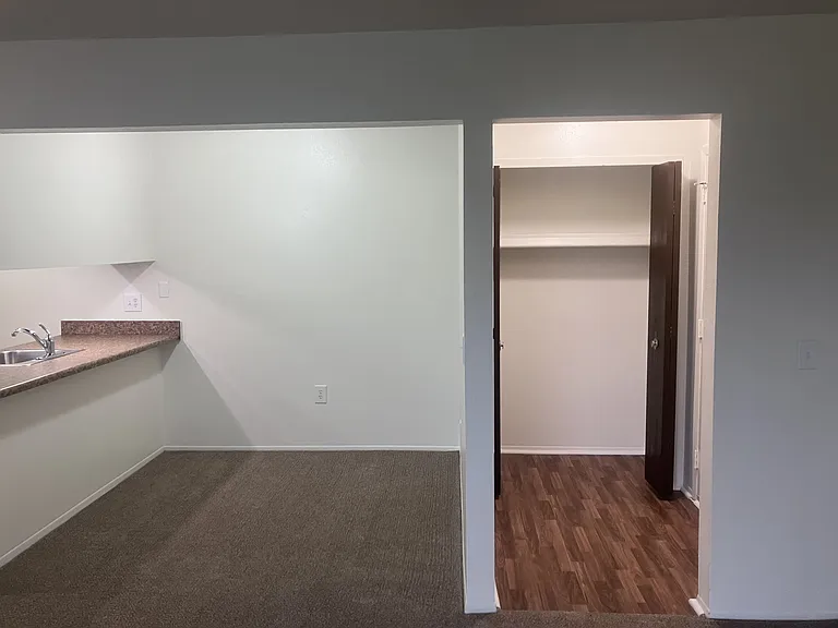 Windsor Place Apartments — Photo 74