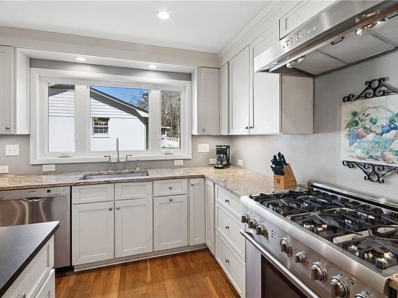 5th image of 3280 Foxwood Trl SE