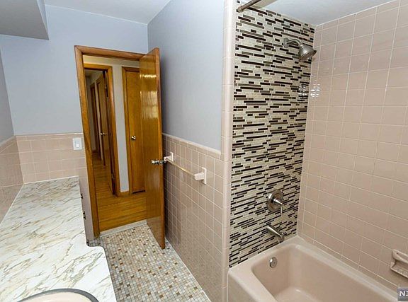 5th image of 47 Jannarone St #1