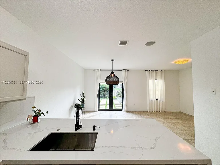 3740 NE 3rd Ct — Photo 11