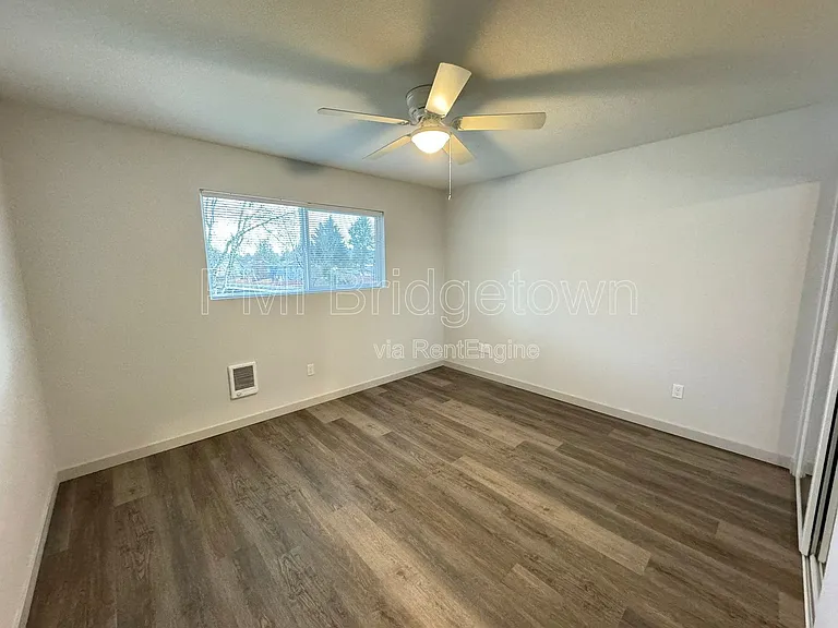 4800 SE Boardman Ave #6 — Photo 6