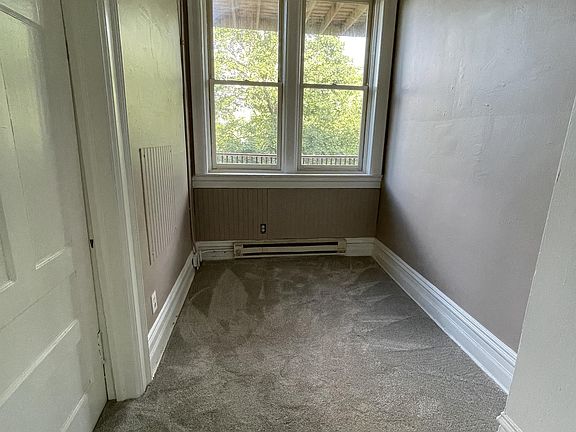 4th image of 271 Douglas Ave #4