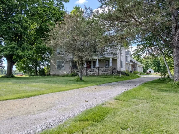 8872 Bryce Rd, Avoca, MI 48006