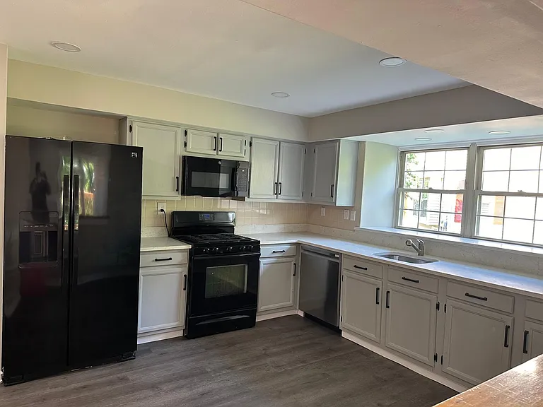 758 Shropshire Dr — Photo 9