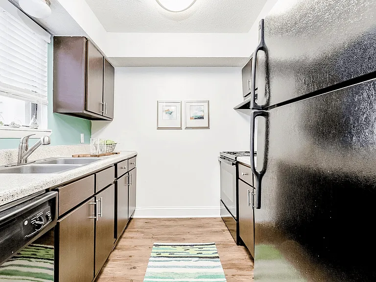Regency Park Apartment Homes — Photo 21