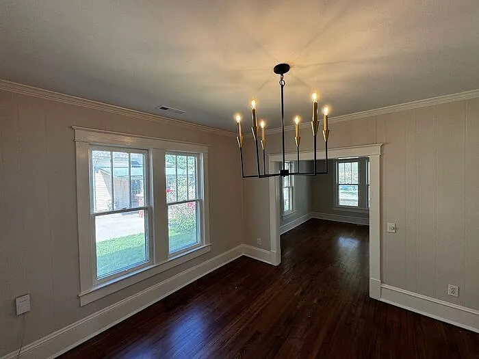 3 bed, 1.0 bath, 1340 sqft, $2,150 — Photo 2