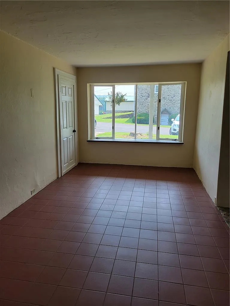 3 bed, 2.0 bath, 1632 sqft, $2,200 — Photo 3