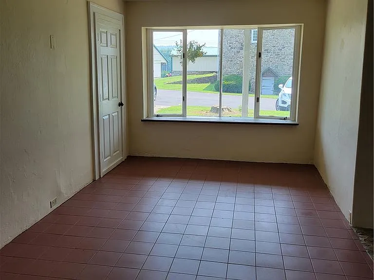 8047 Yeakel Rd — Photo 3