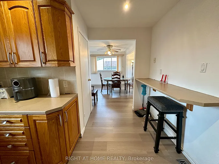 16 Rowanwood Ave — Photo 6