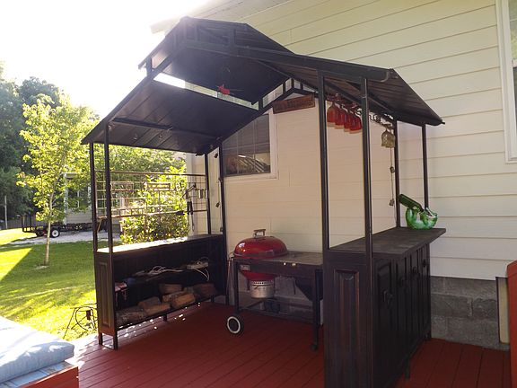 Bar b que shanty 