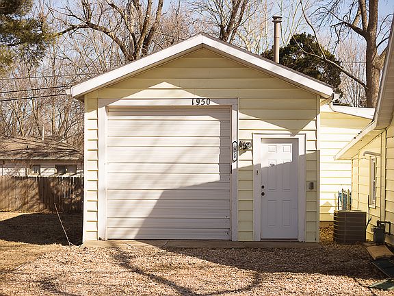 Heated garage/shop
