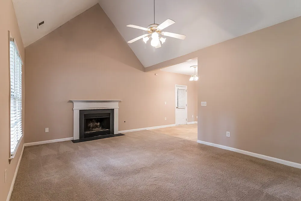 3 bed, 2.5 bath, 1756 sqft, $2,080 — Photo 4