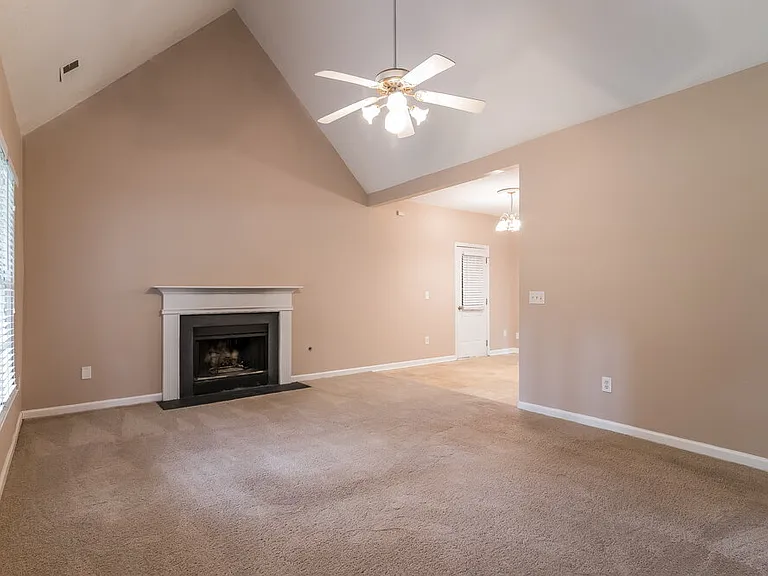 36 Stonehaven Dr — Photo 4