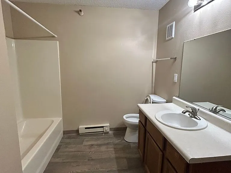 1201 E Bell Avenue — Photo 12