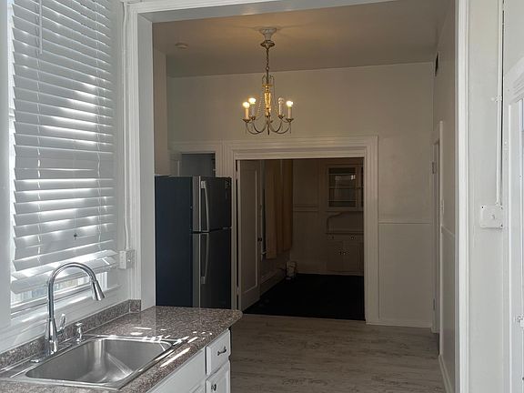 5th image of 429 Union St