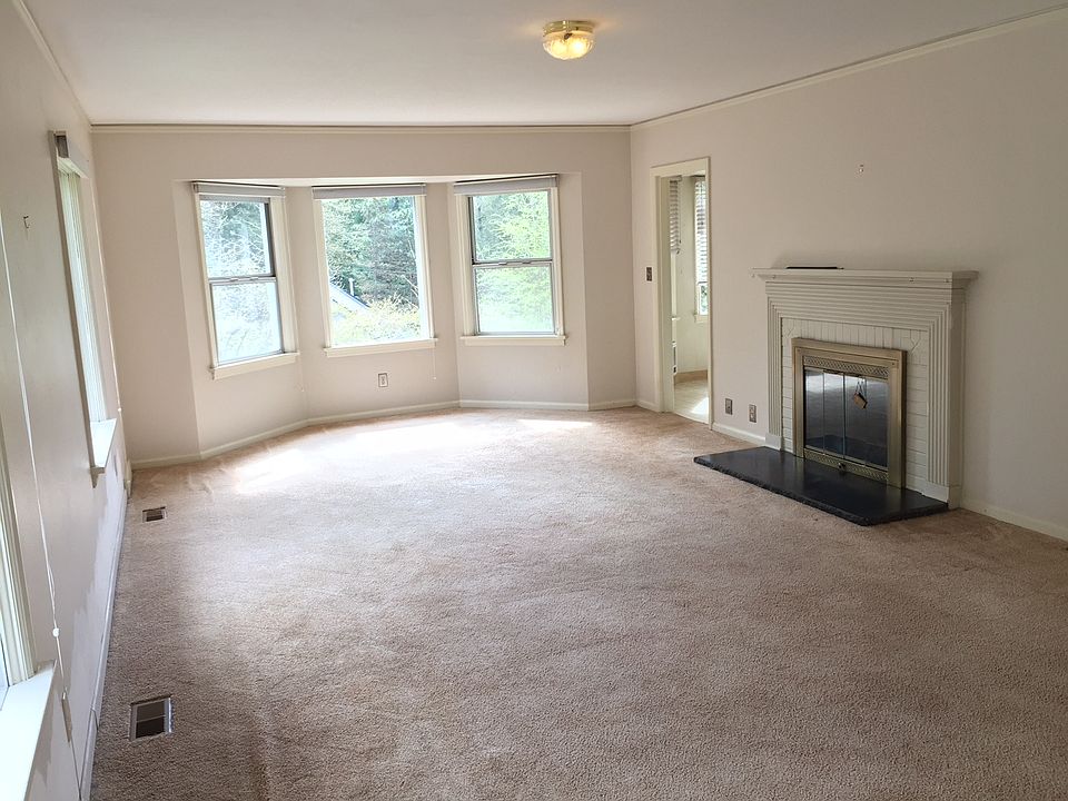 living room with bay window 