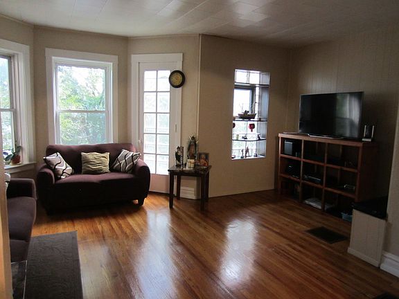 4th image of 3320 W Belle Plaine Ave