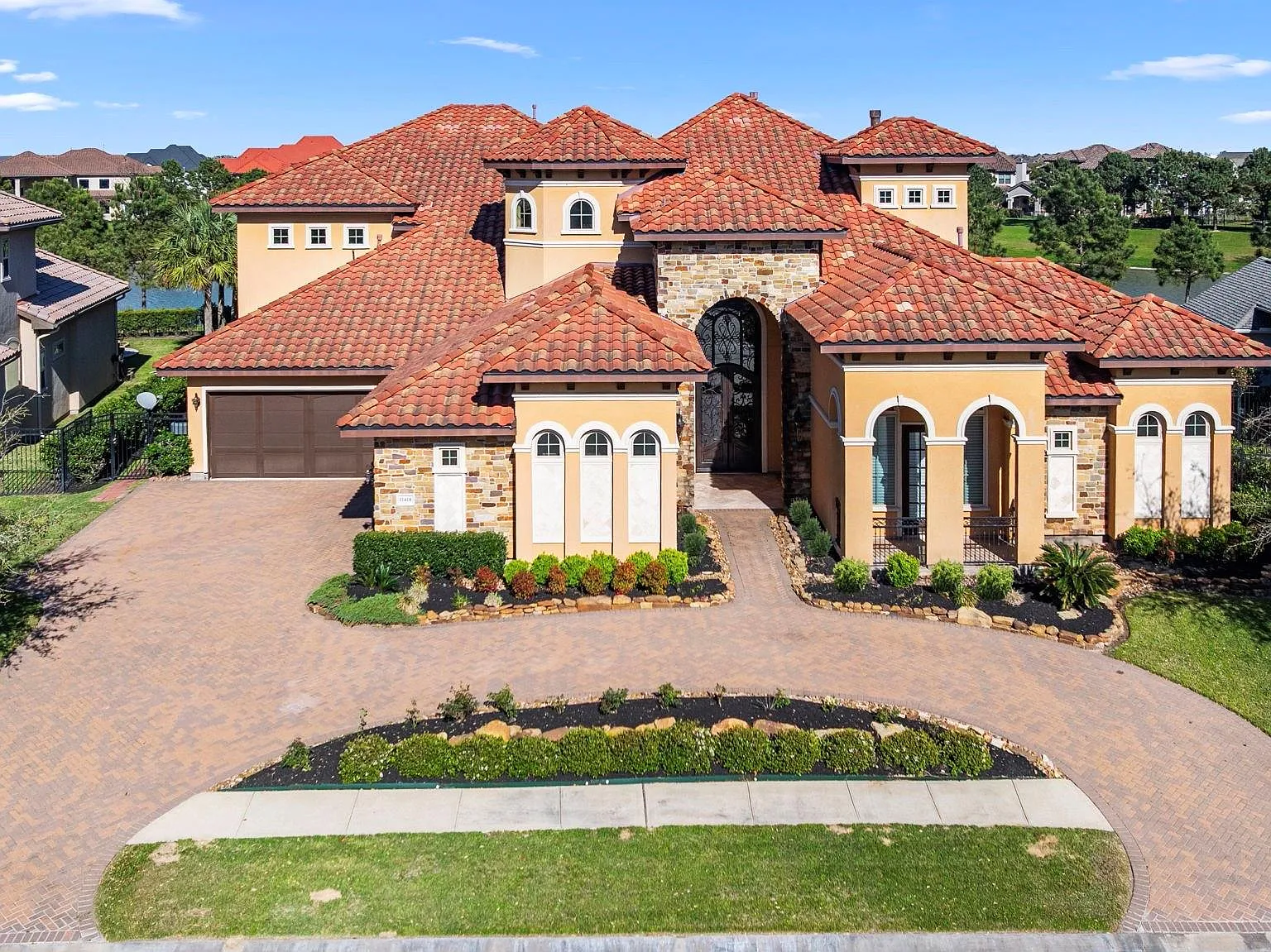 6 bed, 6.5 bath, 7287 sqft, $12,500 — Photo 1