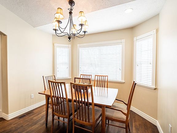Kitchen/Dining Nook