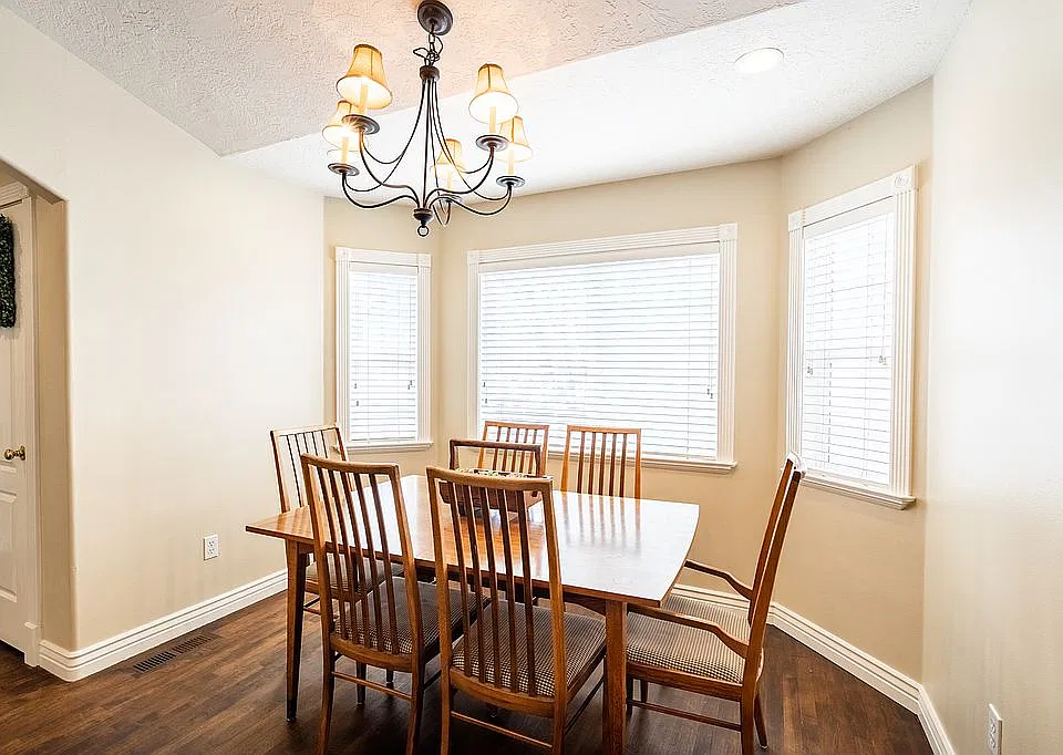 Kitchen/Dining Nook
