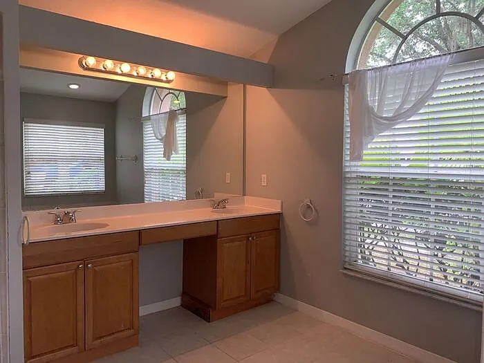 19226 Autumn Woods Ave — Photo 16