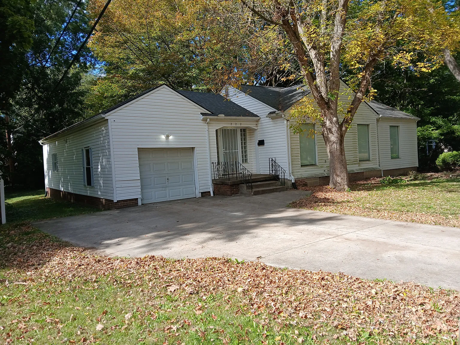 222 Westover Dr photo 1