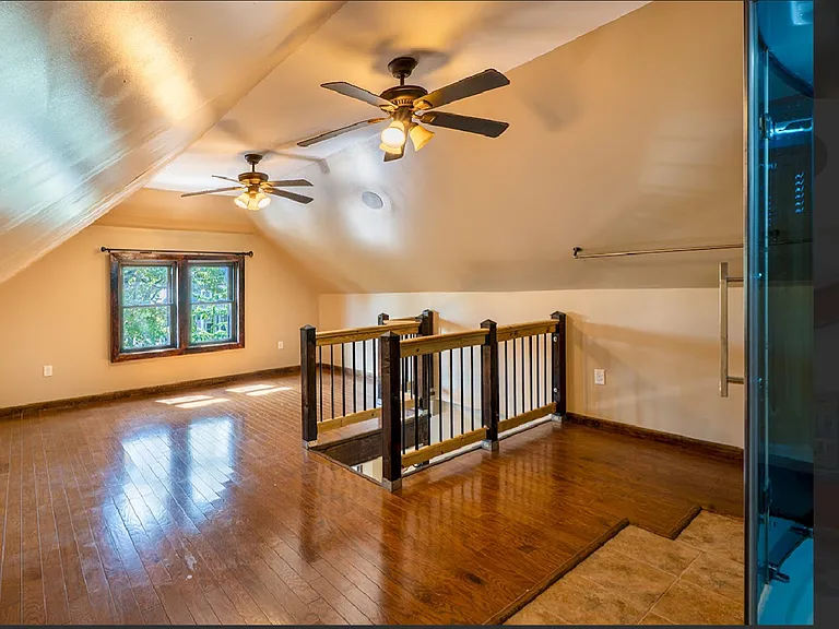 129 Saint James Pl — Photo 10