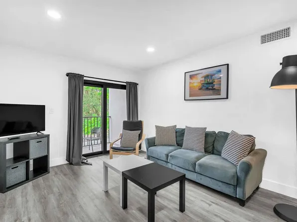 653 SW 2nd St, Miami, FL