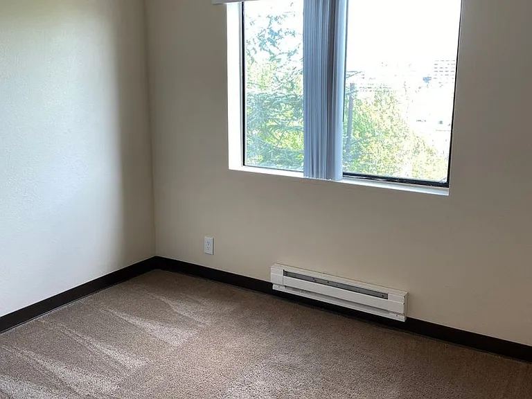 Hill House Apartments — Photo 9